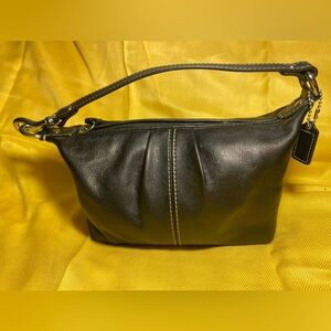 Small Coach blk leather bag